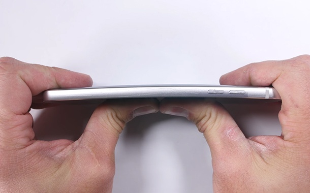 LG G6 се справя без проблем с тестовете на JerryRigEverything