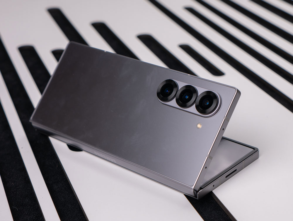 Samsung Galaxy Z Fold6 e по-здрав, по-бърз и малко по-добър