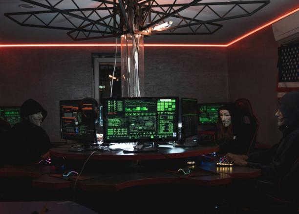 Хакери, свързвани с Иран, пробиха имейла на директора на ФБР