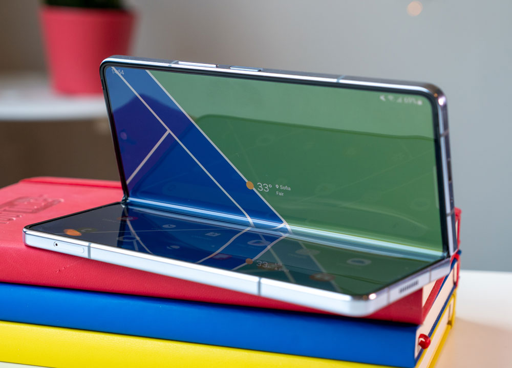 Задават се ново поколение стилуси за сгъваеми смартфони