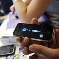 Европейската комисия избира iPhone и HTC пред BlackBerry