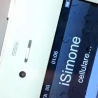 Бялата версия на iPhone 4 се бави заради сензора за близост?