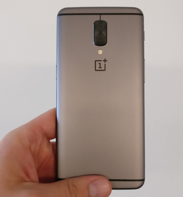 Снимка показва прототип на OnePlus 5