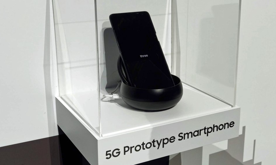 На щанда на Samsung по време на CES е имало и 5G смартфон