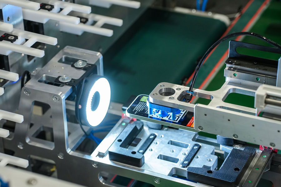 Breezy пуска линия за роботизирано оценяване и обновяване на смартфони