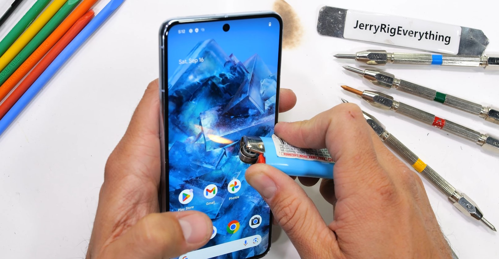 Google Pixel 8 Pro се справя с изпитания за издръжливост