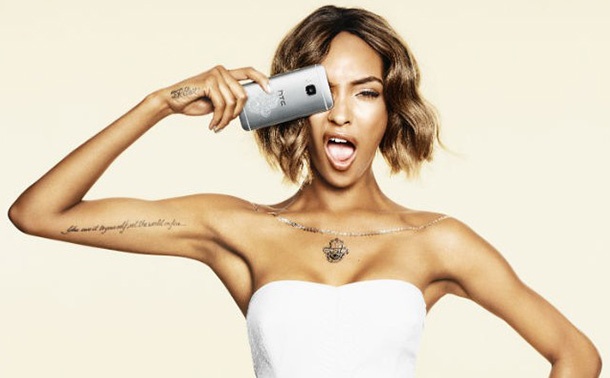 Супермоделът Джордан Дън партнира на HTC за специално издание на One M9