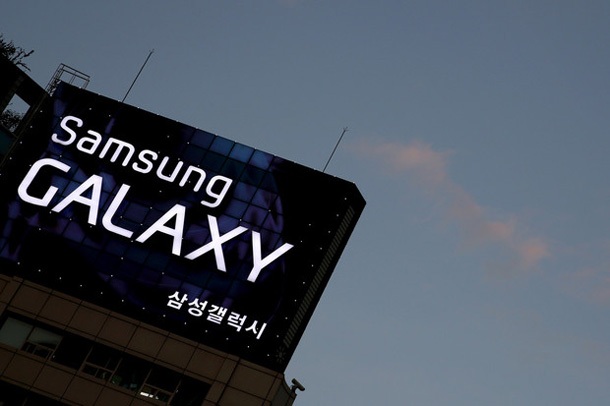 Samsung подготвя телефон от серията Galaxy с дисплей Youm