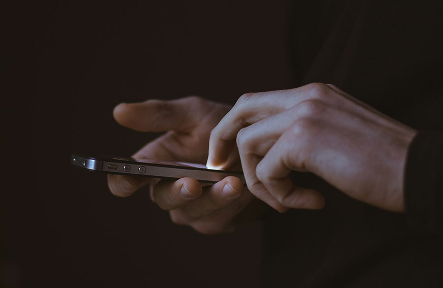 Потребителите на мобилни услуги ще могат да се откажат от срочен договор при всяка индексация