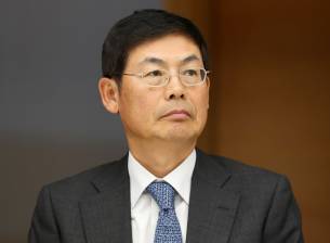 Председателят на Samsung Electronics влиза в затвора за 18 месеца