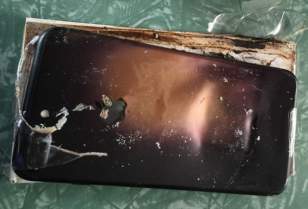 iPhone 7 Plus се запали по време на транспортиране