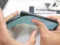 И OnePlus 10T се счупва при опит за огъване с ръце