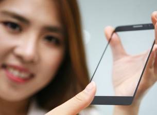 LG има сензор за отпечатъци, който може да е поставен под стъкло