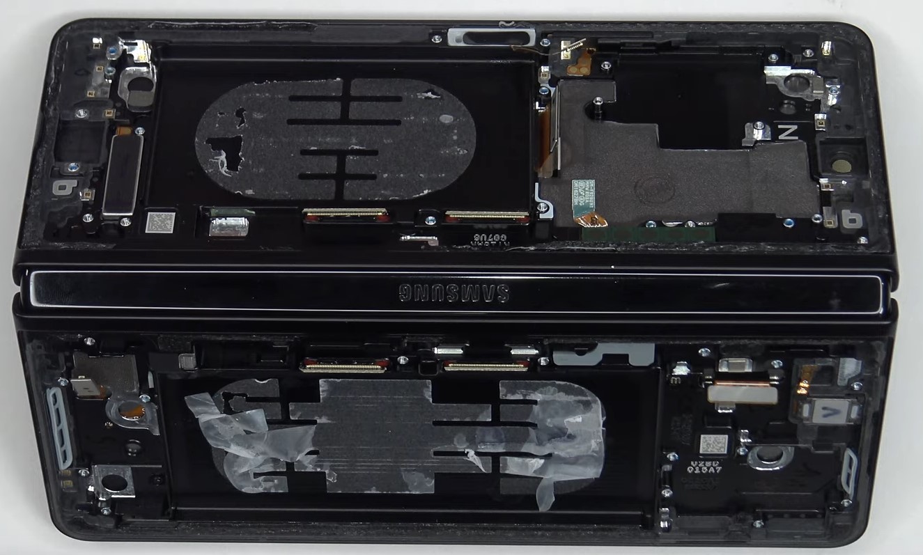 Ето как изглежда Samsung Galaxy Z Fold3 отвътре