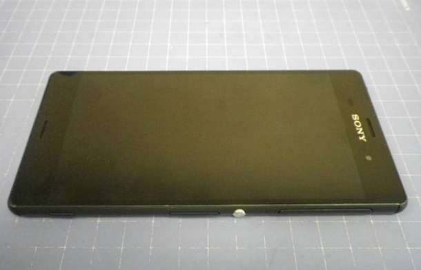 Нови снимки на Sony Xperia Z3 го показват и разглобен