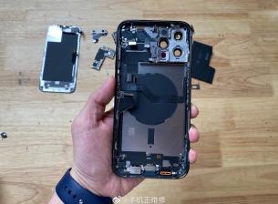 Снимки показват част от компонентите на Apple iPhone 12 Pro Max