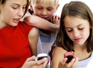 Писането на съобщения може да причини болки в детските ръце