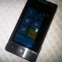 Снимка на телефон от Asus с Windows Phone 7