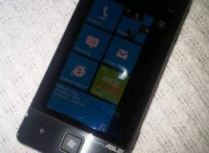 Снимка на телефон от Asus с Windows Phone 7