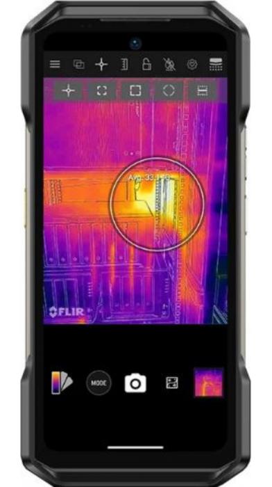 Термовизионен изглед на електрическо табло на екрана на Ulefone Armor 27T Pro 5G с FLIR камера.