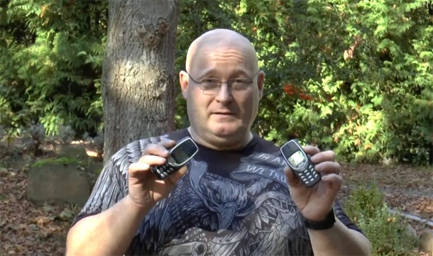 Видео показва сблъсък на Nokia 3310 със Samsung Galaxy