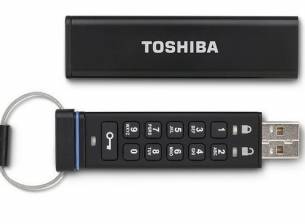 Toshiba пусна криптирана USB памет с клавиатура