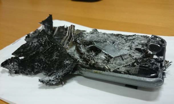 Qantas предупреждава пътниците за опасността телефоните им да се запалят