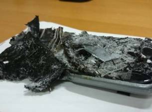 Qantas предупреждава пътниците за опасността телефоните им да се запалят