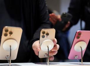 Продажбите на смартфони от чужди марки в Китай продължават да се свиват