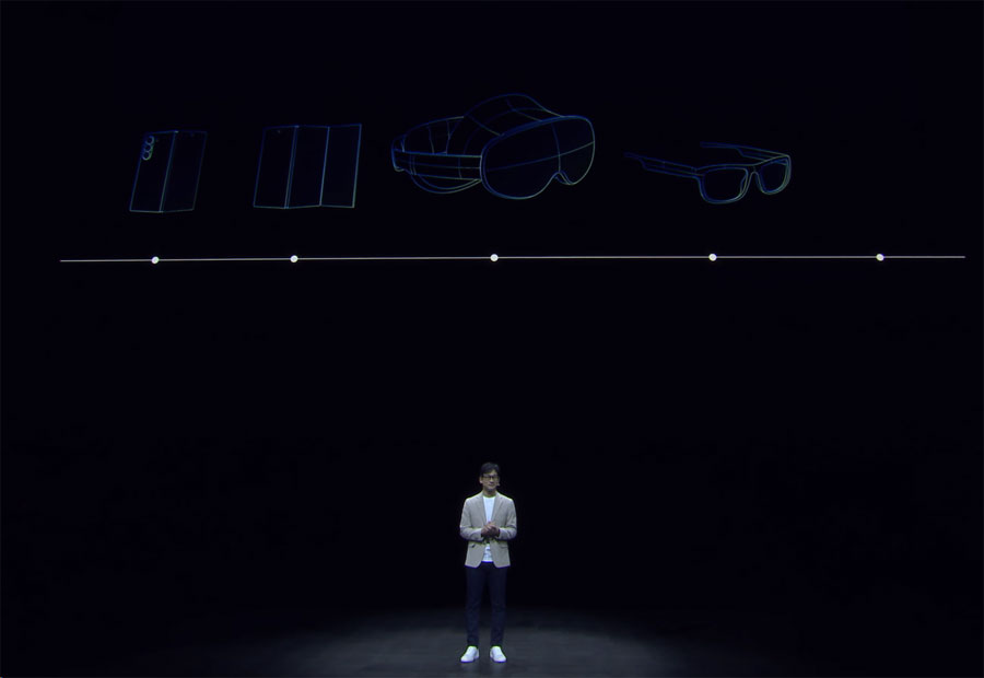 Samsung загатна, че работи по двойно сгъваем смартфон