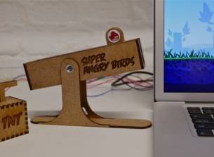 Контролер за игра с Angry Birds