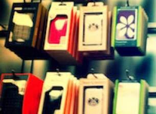 Apple спира продажбата на плътни калъфи за iPhone 4 заради проблеми със стъклото