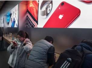 Двама китайски студенти измамили Apple с близо милион долара