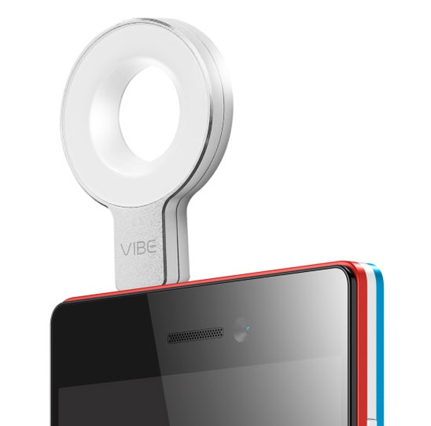 Lenovo пусна външна светкавица за селфита