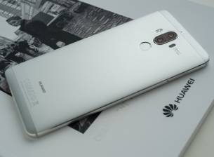 Huawei Mate 10 ще предложи безрамков дисплей