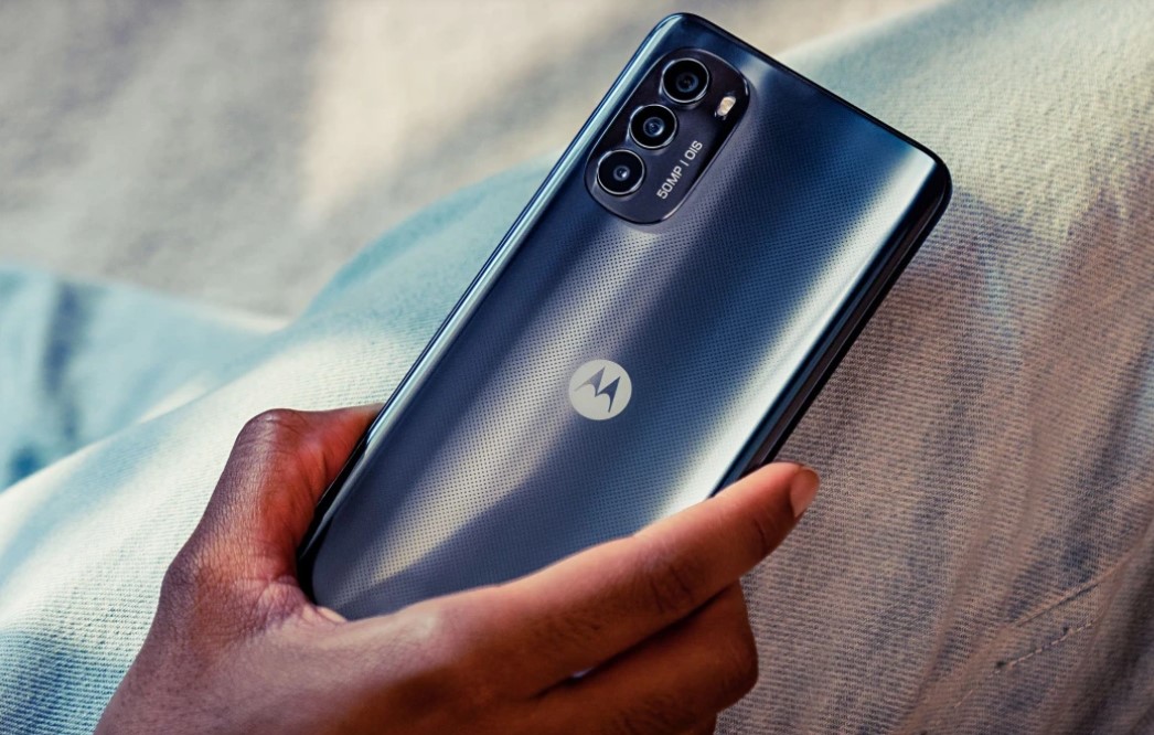 Motorola moto g82 5g предлага добър баланс между цена и параметри