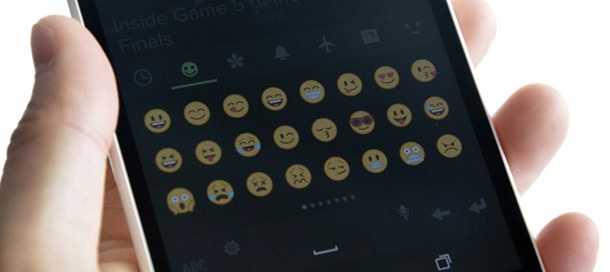 Emojli е чат приложение, в което могат да се изпращат само emoji