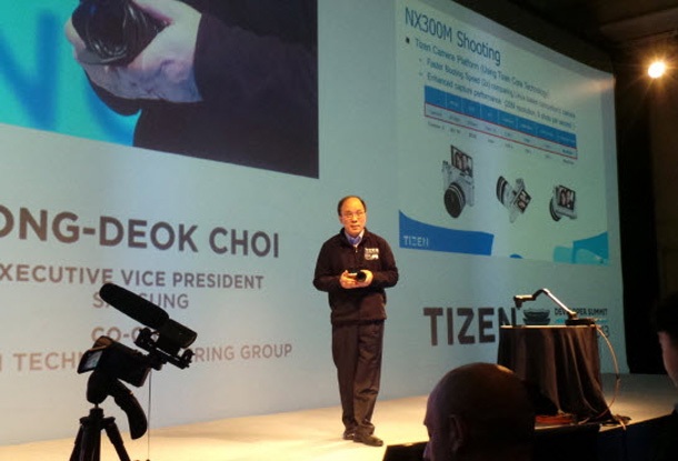 Първото устройство на Samsung с Tizen ще е фотоапаратът NX300M