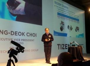 Първото устройство на Samsung с Tizen ще е фотоапаратът NX300M