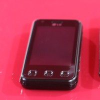 Малко козметични промени за LG Renoir KC910