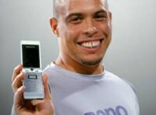 Роналдо ще рекламира BenQ-Siemens EF81