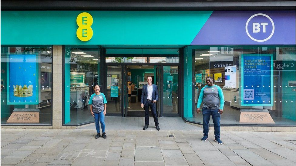 Английски оператори връщат роуминг таксите в Европа