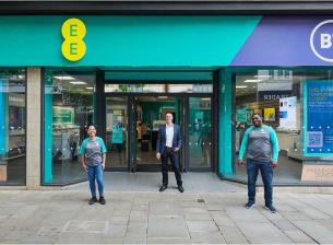 Английски оператори връщат роуминг таксите в Европа