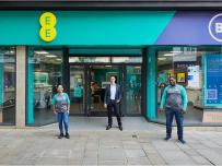 Английски оператори връщат роуминг таксите в Европа