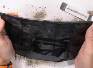 Samsung Galaxy Z TriFold се провали в теста за издръжливост на JerryRigEverything