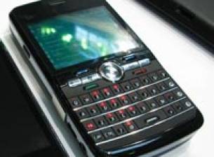 Хибриден телефон между GSM и сателит от Elektrobit