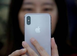 Apple обмисля модеми на Samsung и MediaTek за новите iPhone