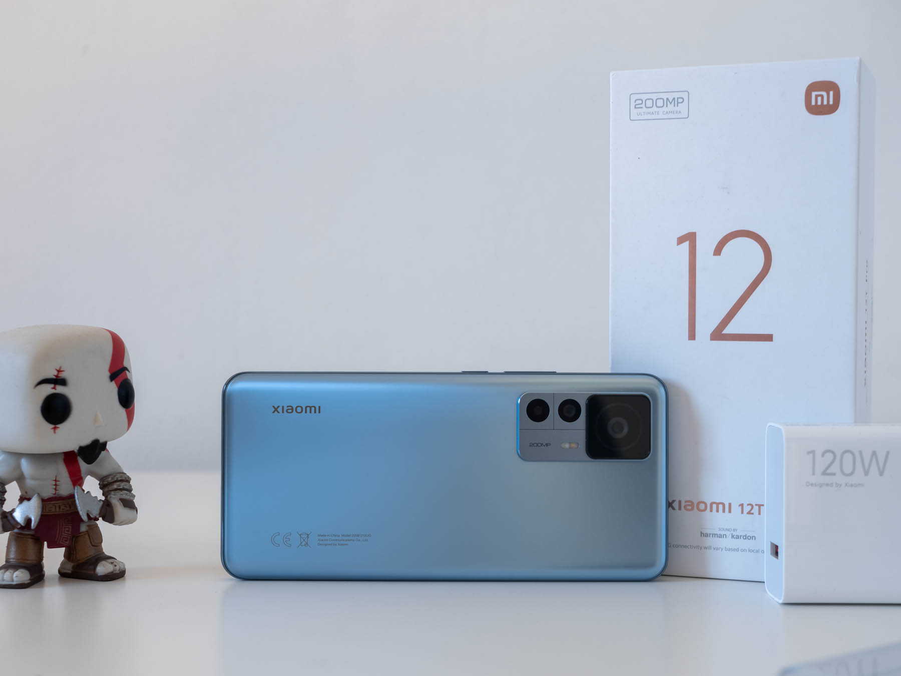 РЕВЮ: Xiaomi 12T Pro вероятно предлага повече, отколкото е нужно