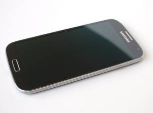 Samsung готви устойчива на прах и вода версия на Galaxy S4