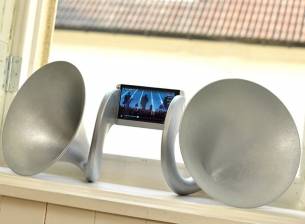 Чудат аксесоар усилва звука от HTC One, One mini и One max